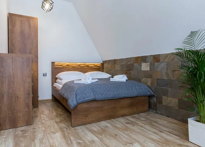 House 132 木屋 波罗宁